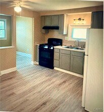 8050 Lucas Dr in Clay, NY - Building Photo - Building Photo