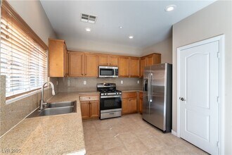 151 Afternoon Rain Ave in Henderson, NV - Foto de edificio - Building Photo