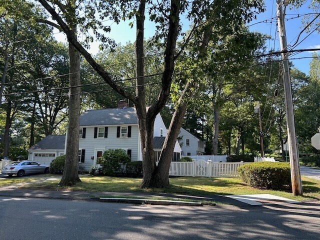 46 Cleveland Rd in Wellesley, MA - Building Photo - Building Photo