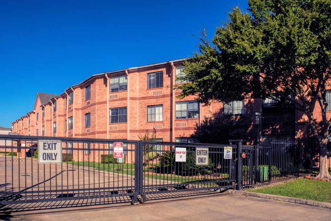 Rainbow Village in Houston, TX - Building Photo