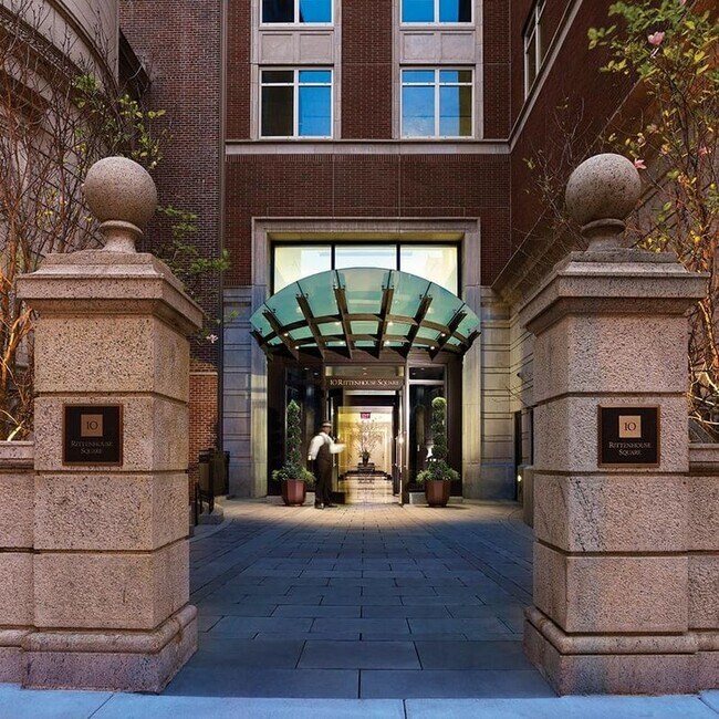 130 S 18th St in Philadelphia, PA - Building Photo - Building Photo