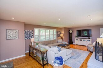 67 Townview Dr in Doylestown, PA - Foto de edificio - Building Photo