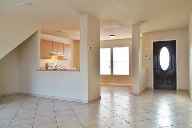 7955 Ruby Meadow in San Antonio, TX - Building Photo - Building Photo