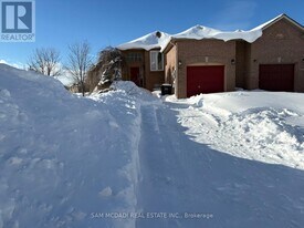 87 Rundle Crescent in Barrie, ON - Building Photo