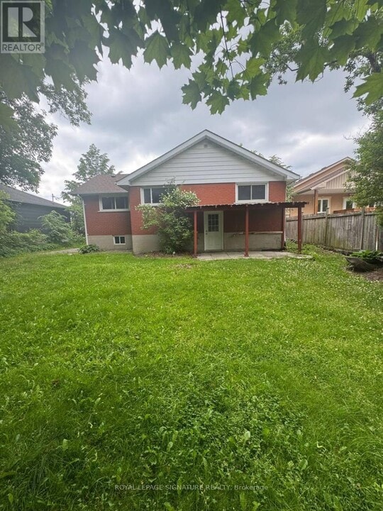 281 The Queensway N in Georgina, ON - Building Photo