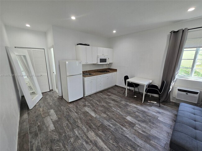 1345 Pennsylvania Ave in Miami Beach, FL - Building Photo - Building Photo