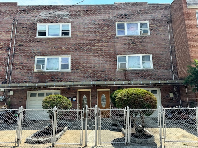 2416 Maclay Ave in Bronx, NY - Building Photo