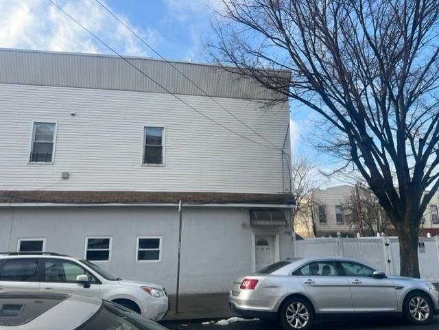 60-91 54th St in Queens, NY - Foto de edificio - Building Photo