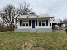 221 Valley Pike Rd in Bristol, TN - Building Photo