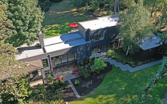10113 NE Kitsap St in Bainbridge Island, WA - Building Photo - Building Photo