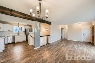 8312 115th Ln N in Champlin, MN - Foto de edificio - Building Photo