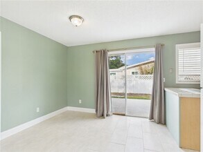 741 Smith St in Sebastian, FL - Foto de edificio - Building Photo