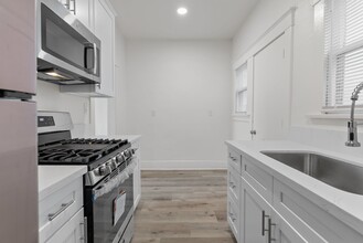 1045 E 4th St in Long Beach, CA - Building Photo - Building Photo