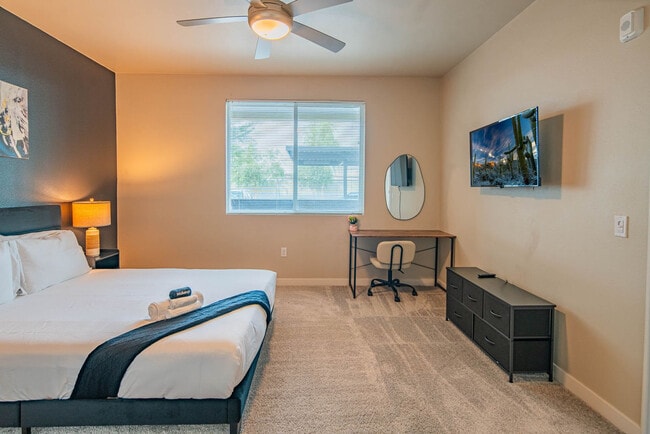 2044 S Willow Creek Apartment in Tempe, AZ - Building Photo - Building Photo