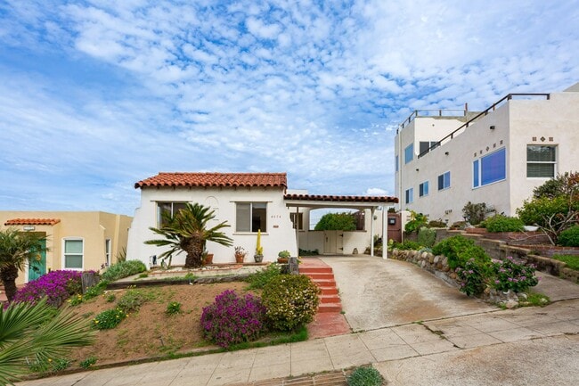4674 Niagara Ave in San Diego, CA - Building Photo - Building Photo