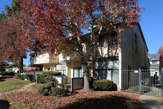 Chinquapin Landing in Carlsbad, CA - Building Photo - Building Photo