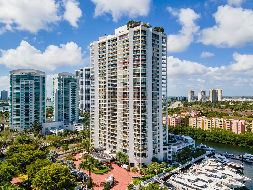 Marina Tower in Miami, FL - Foto de edificio