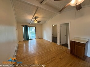 7826 Bodkin View Dr in Pasadena, MD - Foto de edificio - Building Photo