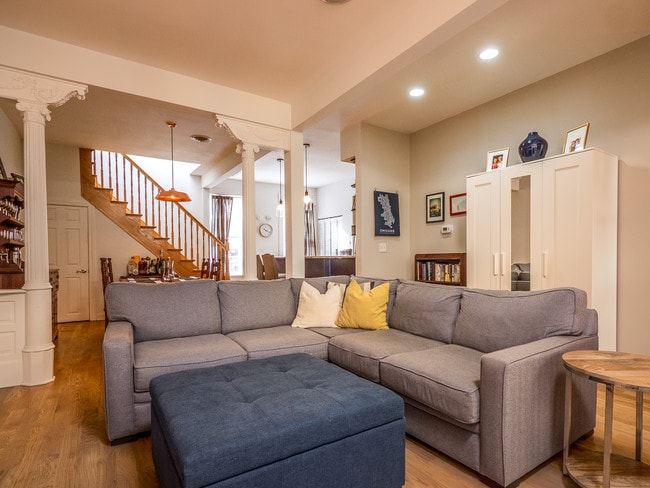 property at 2037 W Iowa St