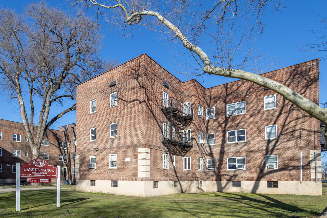 Bayside Manor Park Apartments in Flushing, NY - Foto de edificio