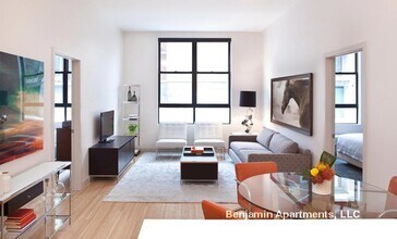 320 D St, Unit 348 in Boston, MA - Foto de edificio - Building Photo