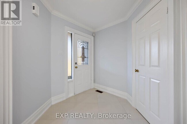 126 Largo Crescent in Vaughan, ON - Building Photo - Building Photo