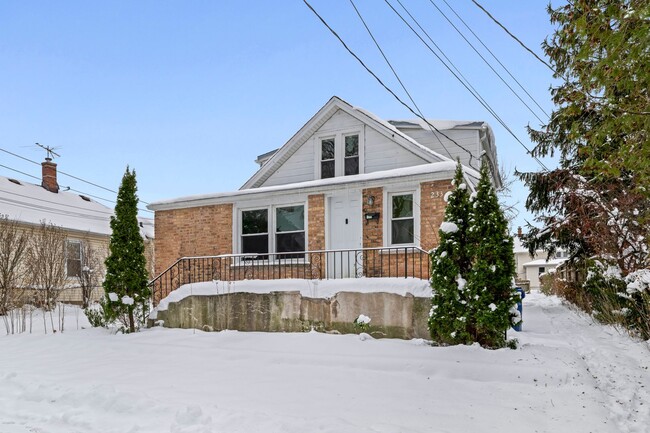 233 Llewellyn Ave in Highwood, IL - Building Photo - Building Photo