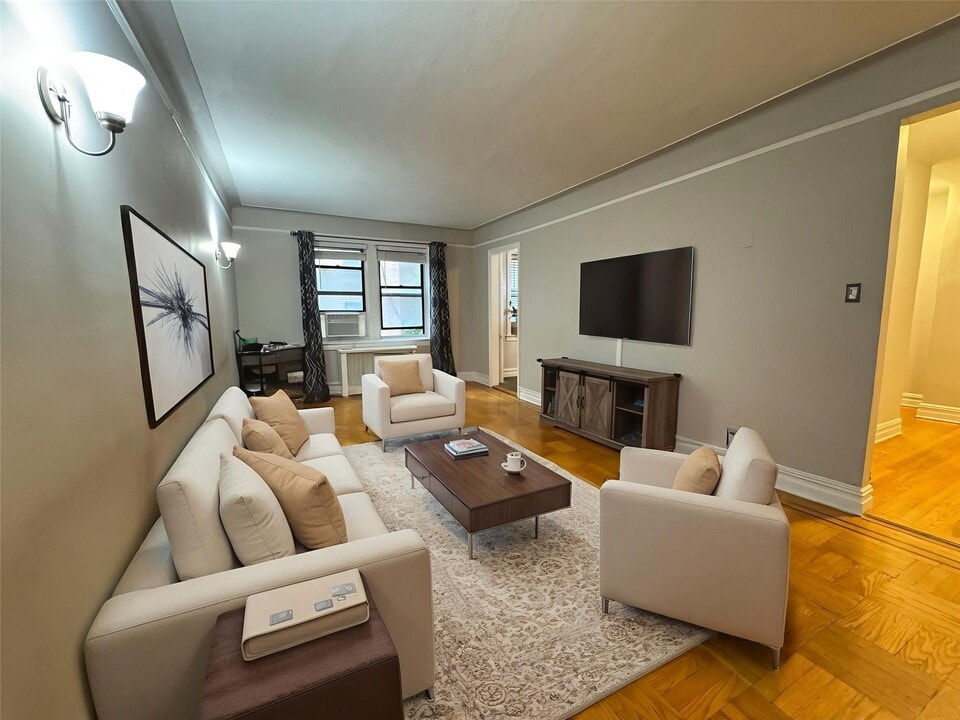 10 Nosband Ave in White Plains, NY - Building Photo