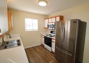 4185 Kennison Village Dr in Winston-Salem, NC - Building Photo - Building Photo