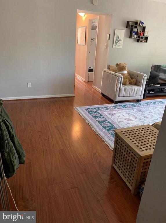 615 Center St in Herndon, VA - Building Photo - Building Photo