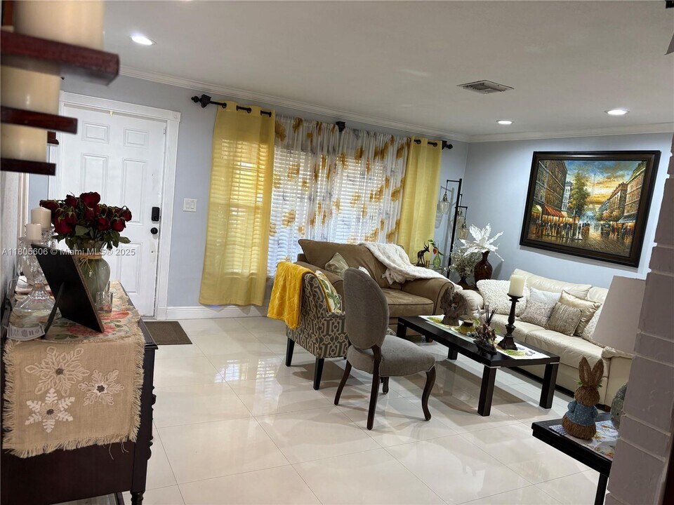 7430 Buchanan St in Hollywood, FL - Building Photo