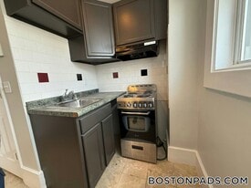 50 Franklin St, Unit 704 in Worcester, MA - Building Photo