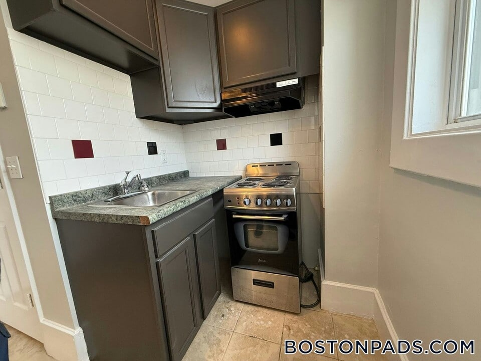 50 Franklin St in Worcester, MA - Building Photo