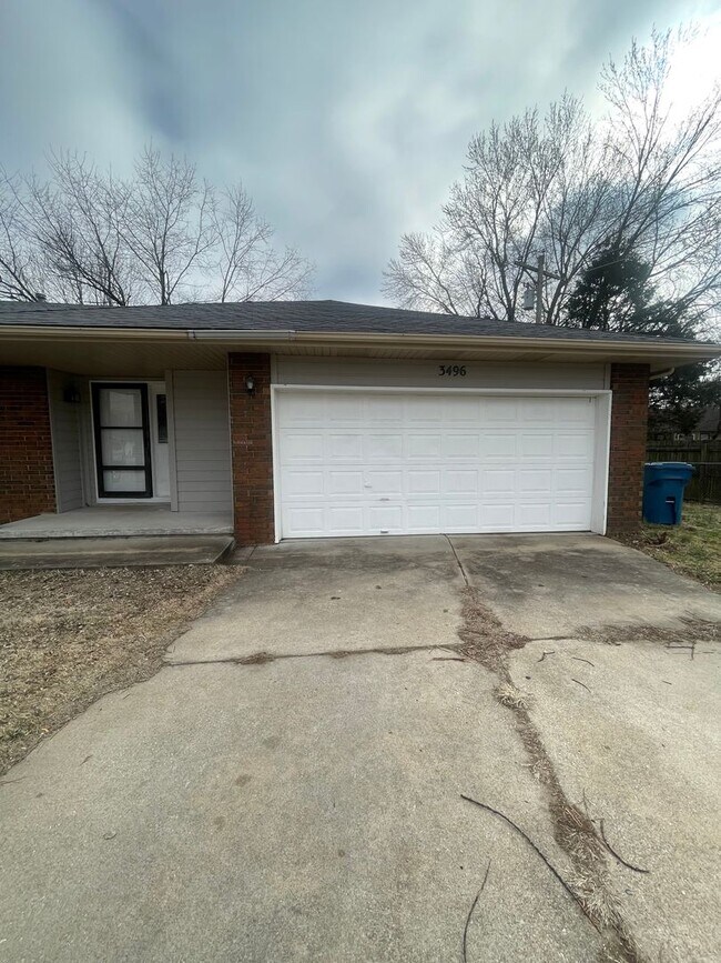 property at 3496 S Parkmont Ct