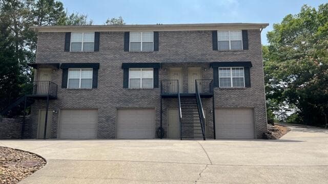 property at 2956 Landmark Ct NE
