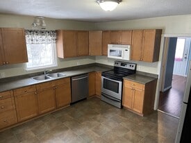 424-600-424 Bowron Ave in Quesnel, BC - Building Photo