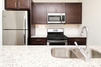 4447 N Kedzie Ave, Unit 412 in Chicago, IL - Building Photo - Building Photo