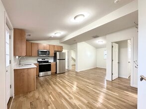 150 Acorn St, Unit 2 in Providence, RI - Building Photo - Building Photo