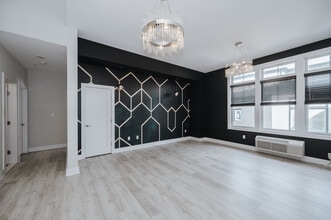 17 Cumbermeade Rd, Unit 301 in Fort Lee, NJ - Foto de edificio - Building Photo