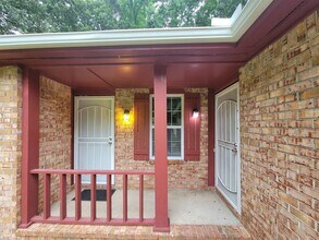 5924 N Castlegate Dr in Atlanta, GA - Building Photo - Building Photo