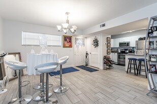 8911 S Hollybrook Blvd in Pembroke Pines, FL - Building Photo