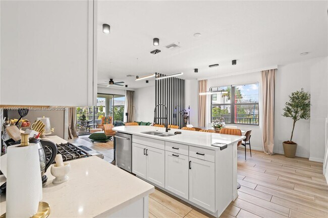 4461 Waterside Dr in Oakland Park, FL - Foto de edificio - Building Photo