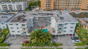 3755 NE 167th St in North Miami Beach, FL - Building Photo