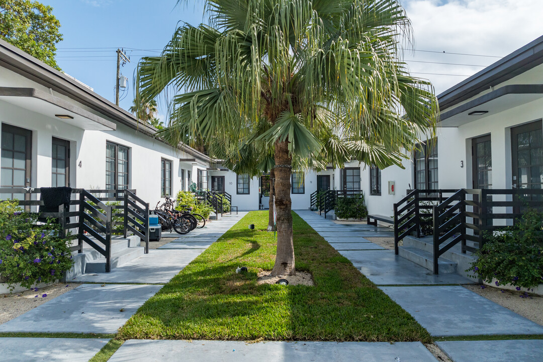 733-737 Michigan Ave in Miami Beach, FL - Building Photo