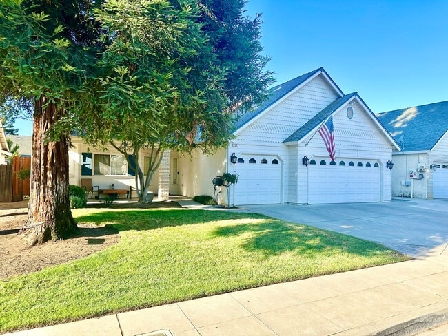 2629 E Goshen Ave in Fresno, CA - Building Photo - Building Photo