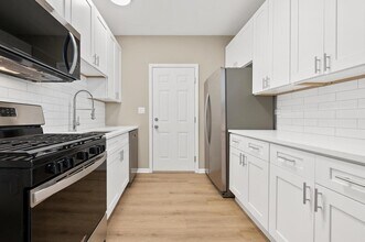 3311 N Ravenswood Ave in Chicago, IL - Building Photo - Building Photo