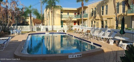 310 Taylor Ave in Cape Canaveral, FL - Foto de edificio - Building Photo