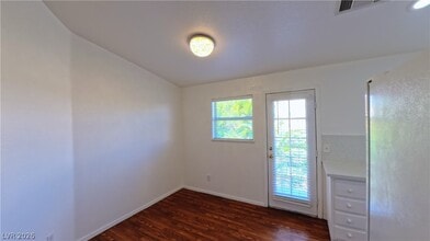 8020 Cetus Cir in Las Vegas, NV - Building Photo - Building Photo