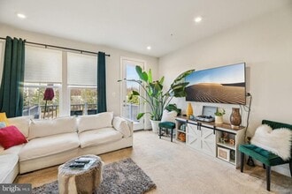 251 Phoenix Dr in Largo, MD - Building Photo - Building Photo