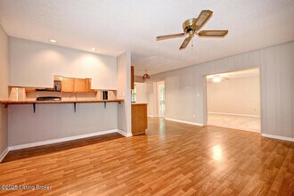 3820 RiverOaks Ln in Louisville, KY - Building Photo - Building Photo